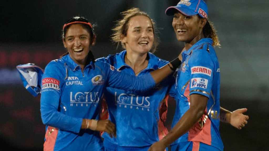 Nat Sciver-Brunt comes in support of Harmanpreet Kaur after her misbehavior in ODI series against Bangladesh